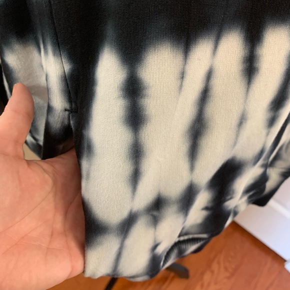 William Rast, Women’s Black & White Tie-Dye Sweatshirt, size XXL - Picture 4 of 15